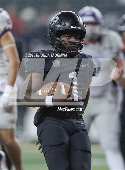 Thumbnail 3 in Boerne vs. Randle (UIL 5A D2 Football Semifinal) photogallery.