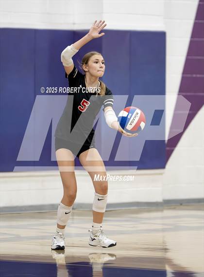 Thumbnail 2 in Bishop Alemany vs Hart photogallery.