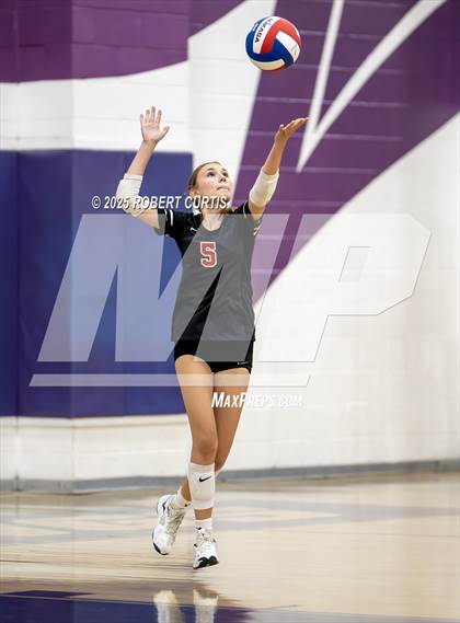 Thumbnail 2 in Bishop Alemany vs Hart photogallery.