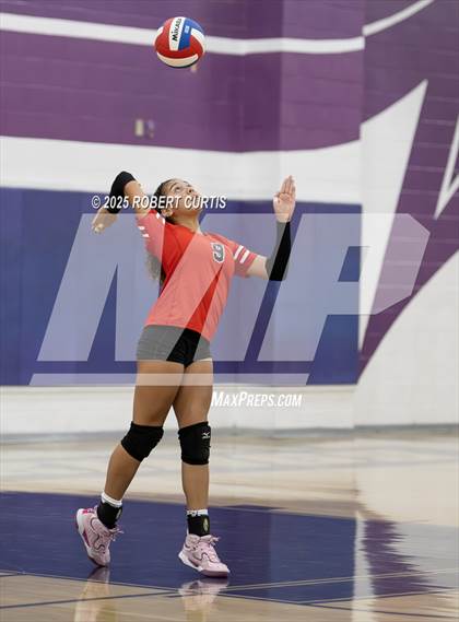 Thumbnail 1 in Bishop Alemany vs Hart photogallery.