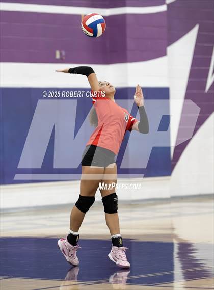 Thumbnail 1 in Bishop Alemany vs Hart photogallery.