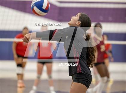 Thumbnail 2 in Bishop Alemany vs Hart photogallery.