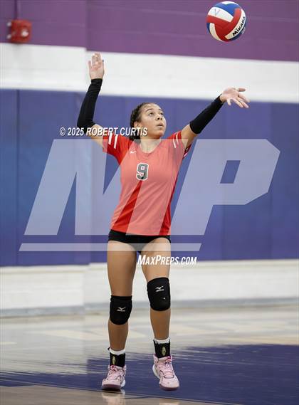 Thumbnail 1 in Bishop Alemany vs Hart photogallery.