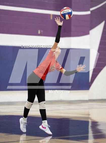 Thumbnail 2 in Bishop Alemany vs Hart photogallery.