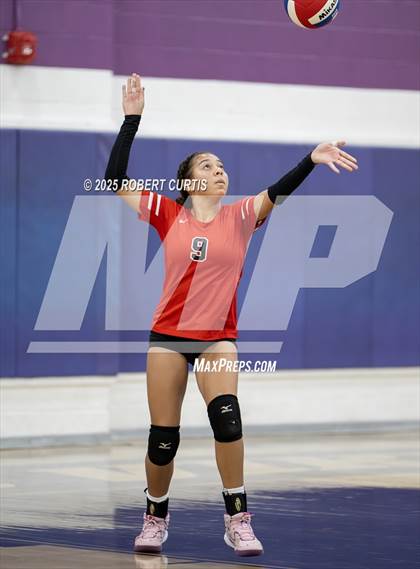 Thumbnail 3 in Bishop Alemany vs Hart photogallery.
