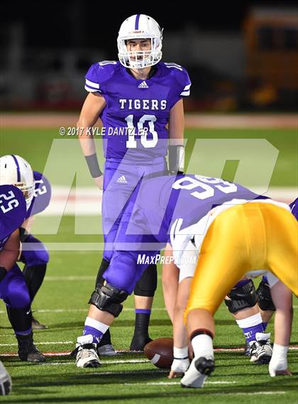 Thumbnail 2 in S & S Consolidated vs. Jacksboro (UIL 3A Division 2 Region 2 Bi-District) photogallery.
