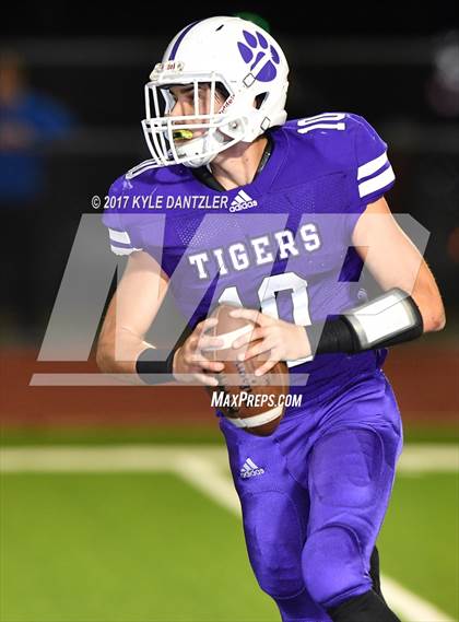 Thumbnail 3 in S & S Consolidated vs. Jacksboro (UIL 3A Division 2 Region 2 Bi-District) photogallery.