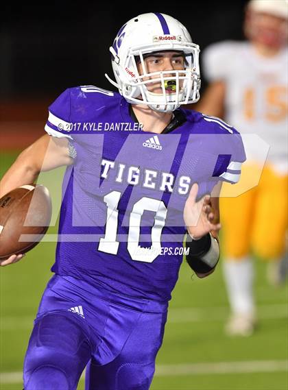 Thumbnail 2 in S & S Consolidated vs. Jacksboro (UIL 3A Division 2 Region 2 Bi-District) photogallery.