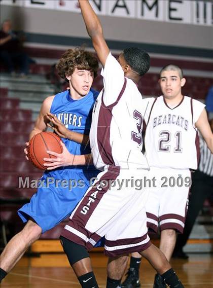 Thumbnail 2 in Van Alstyne vs Sherman JV (Sherman Holiday Tournament) photogallery.