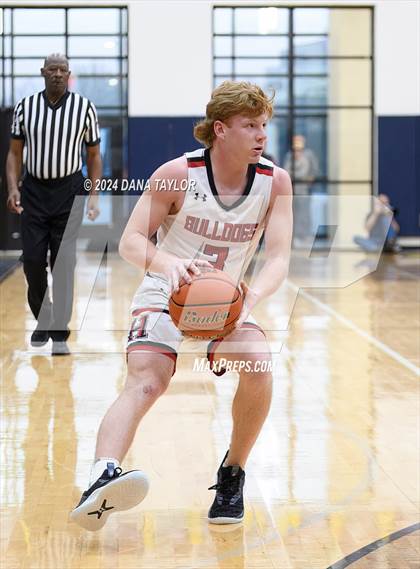 Thumbnail 1 in Lipan vs. Hamilton (2A Region II Bi-District Playoff) photogallery.