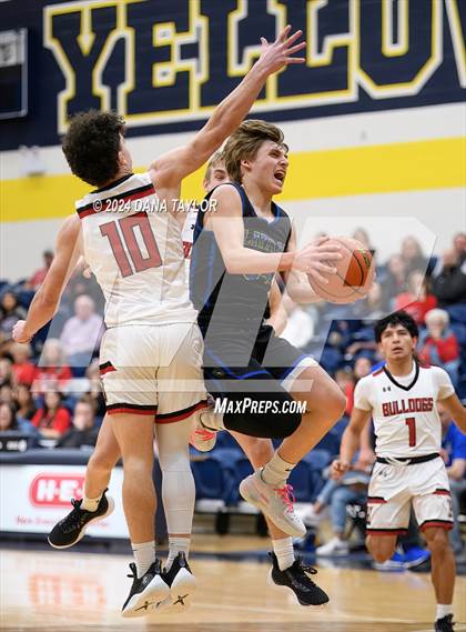 Thumbnail 1 in Lipan vs. Hamilton (2A Region II Bi-District Playoff) photogallery.