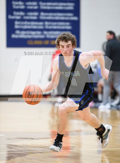 Thumbnail 1 in Lipan vs. Hamilton (2A Region II Bi-District Playoff) photogallery.
