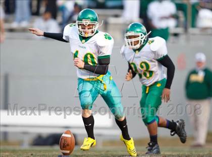 Thumbnail 1 in Mount Airy vs. Williamston (NCHSAA 1-A Football Final) photogallery.