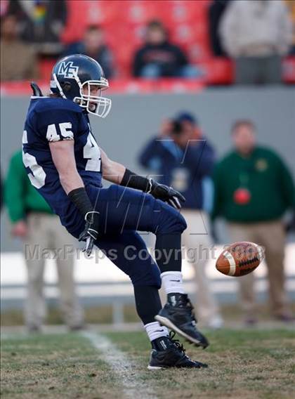 Thumbnail 3 in Mount Airy vs. Williamston (NCHSAA 1-A Football Final) photogallery.