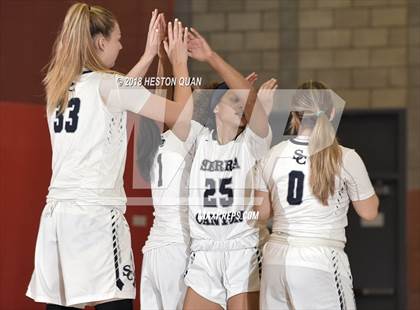 Thumbnail 2 in Etiwanda vs. Sierra Canyon (Matt Denning Hoops Classic) photogallery.