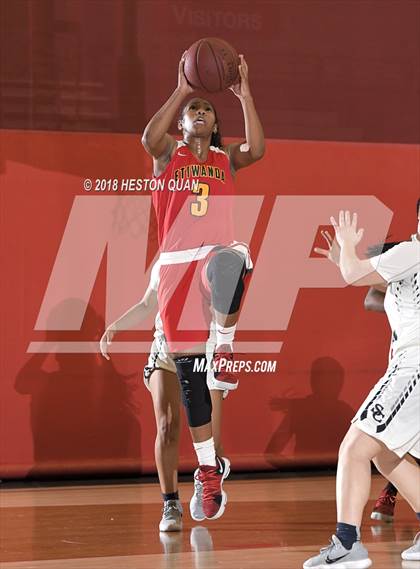 Thumbnail 1 in Etiwanda vs. Sierra Canyon (Matt Denning Hoops Classic) photogallery.