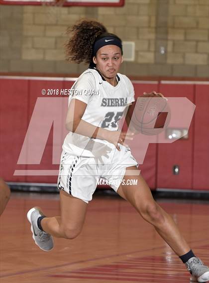 Thumbnail 1 in Etiwanda vs. Sierra Canyon (Matt Denning Hoops Classic) photogallery.