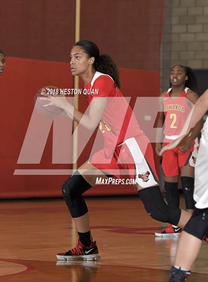 Thumbnail 2 in Etiwanda vs. Sierra Canyon (Matt Denning Hoops Classic) photogallery.