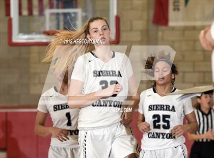 Thumbnail 2 in Etiwanda vs. Sierra Canyon (Matt Denning Hoops Classic) photogallery.