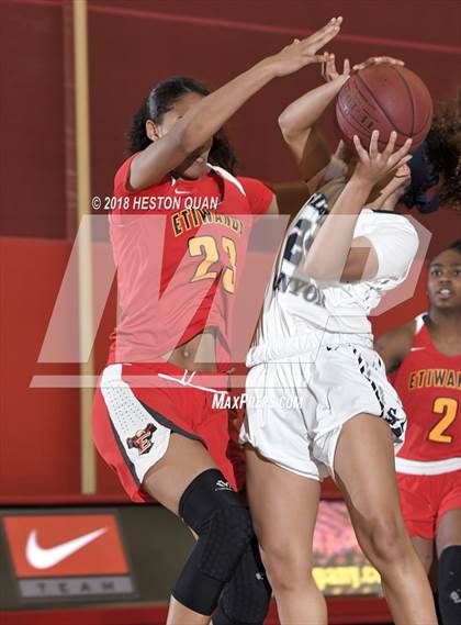 Thumbnail 3 in Etiwanda vs. Sierra Canyon (Matt Denning Hoops Classic) photogallery.