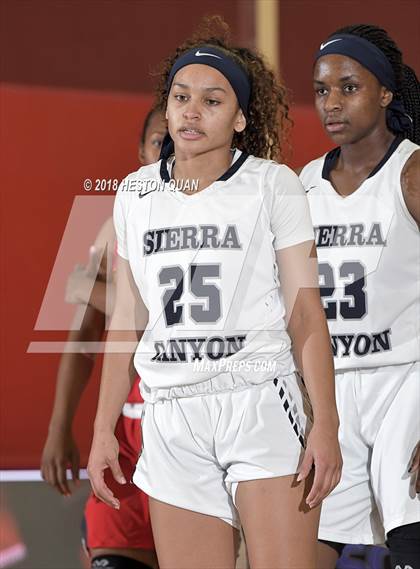 Thumbnail 2 in Etiwanda vs. Sierra Canyon (Matt Denning Hoops Classic) photogallery.