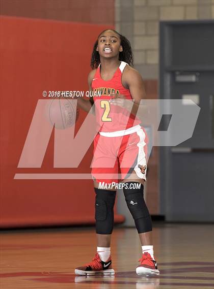 Thumbnail 2 in Etiwanda vs. Sierra Canyon (Matt Denning Hoops Classic) photogallery.