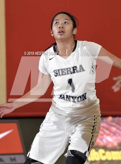 Thumbnail 1 in Etiwanda vs. Sierra Canyon (Matt Denning Hoops Classic) photogallery.