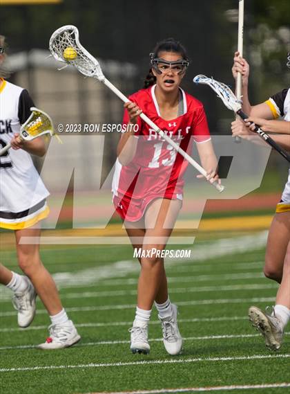 Thumbnail 2 in Smithtown East vs Commack photogallery.