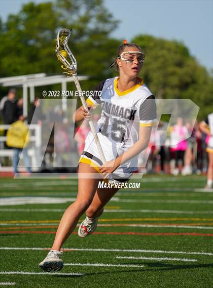 Thumbnail 3 in Smithtown East vs Commack photogallery.