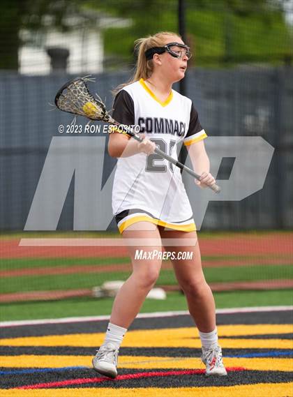 Thumbnail 2 in Smithtown East vs Commack photogallery.
