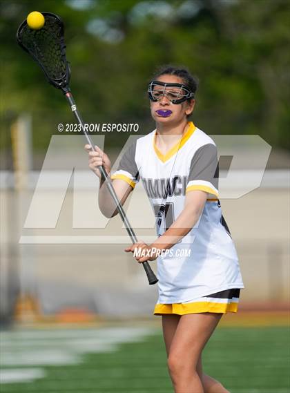 Thumbnail 3 in Smithtown East vs Commack photogallery.
