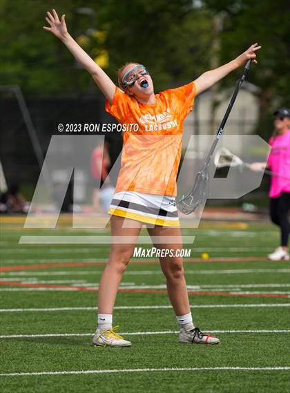 Thumbnail 2 in Smithtown East vs Commack photogallery.