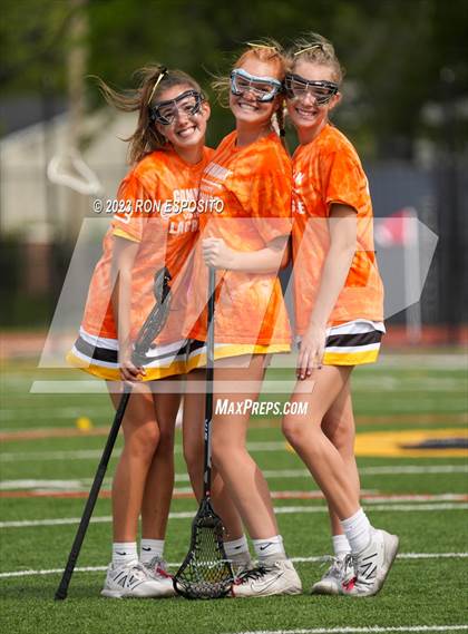 Thumbnail 2 in Smithtown East vs Commack photogallery.