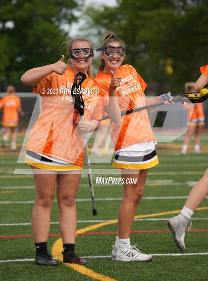 Thumbnail 3 in Smithtown East vs Commack photogallery.