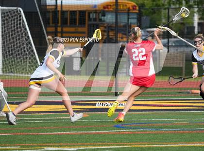 Thumbnail 2 in Smithtown East vs Commack photogallery.