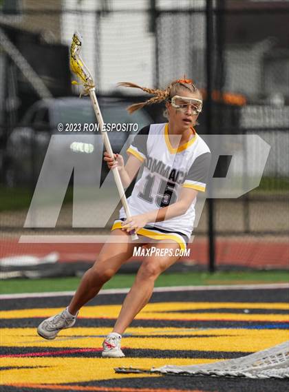 Thumbnail 2 in Smithtown East vs Commack photogallery.