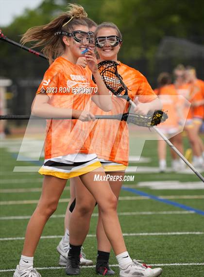 Thumbnail 2 in Smithtown East vs Commack photogallery.