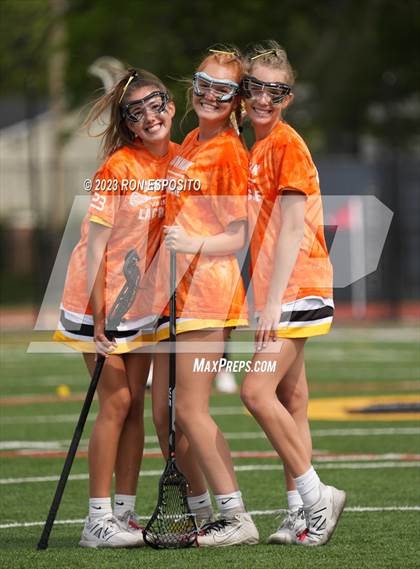 Thumbnail 3 in Smithtown East vs Commack photogallery.