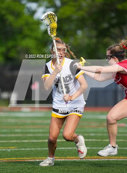 Thumbnail 1 in Smithtown East vs Commack photogallery.