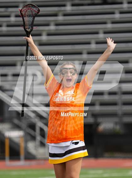 Thumbnail 3 in Smithtown East vs Commack photogallery.