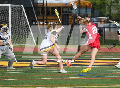 Thumbnail 3 in Smithtown East vs Commack photogallery.