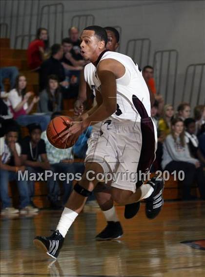 Thumbnail 3 in Fulton vs Austin-East (D3-AA Semifinals) photogallery.