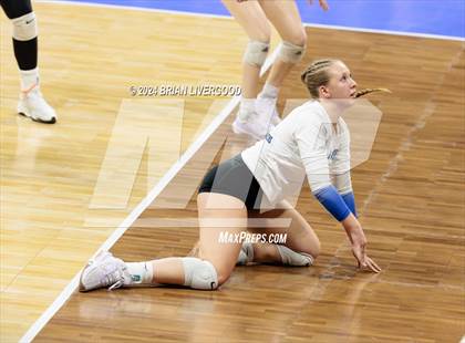 Thumbnail 3 in Village vs. Platte Valley (CHSAA 3A Round 3) photogallery.