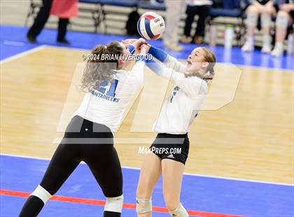 Thumbnail 1 in Village vs. Platte Valley (CHSAA 3A Round 3) photogallery.