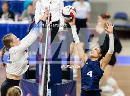 Thumbnail 3 in Village vs. Platte Valley (CHSAA 3A Round 3) photogallery.