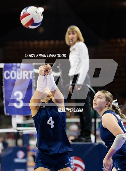 Thumbnail 3 in Village vs. Platte Valley (CHSAA 3A Round 3) photogallery.