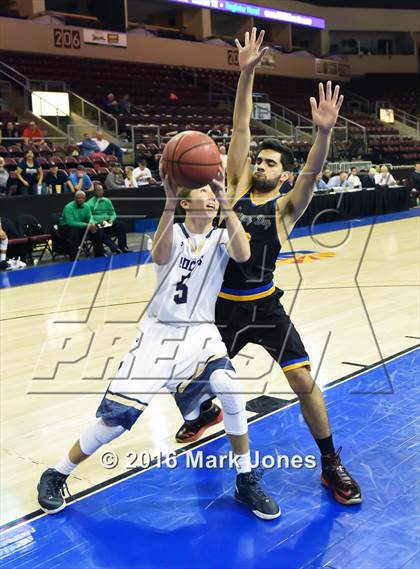 Thumbnail 2 in Phoenix Country Day vs. Yuma Catholic (AIA D4 Final) photogallery.