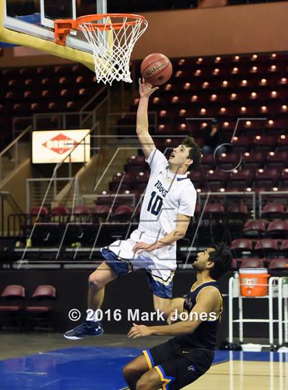Thumbnail 3 in Phoenix Country Day vs. Yuma Catholic (AIA D4 Final) photogallery.