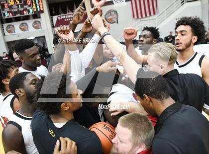 Thumbnail 3 in MacDuffie vs. Putnam Science Academy (Spalding Hoophall Classic) photogallery.