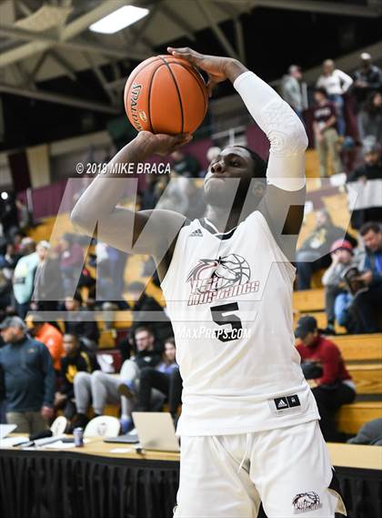 Thumbnail 2 in MacDuffie vs. Putnam Science Academy (Spalding Hoophall Classic) photogallery.